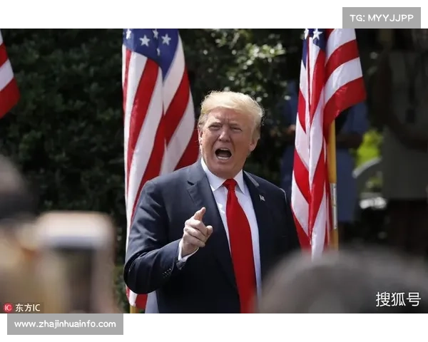 特朗普迟到NFL赛场,为军人宣读誓词遭遇喝倒彩